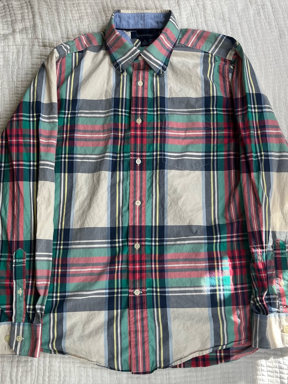 Men’s Tommy Hilfiger Shirt Size Medium